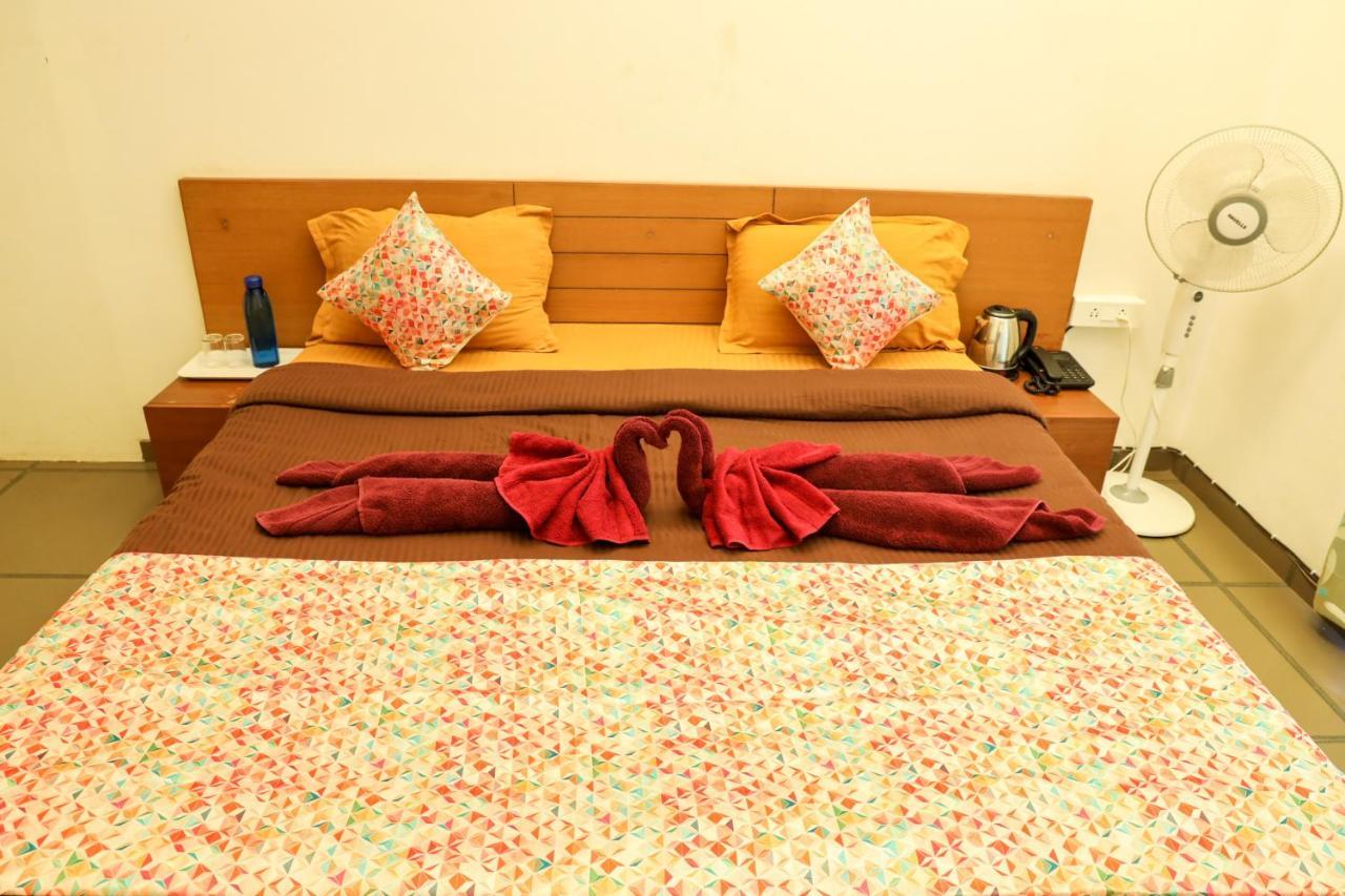 Surya Kiran Miramar Bed & Breakfast Панаджи Екстериор снимка