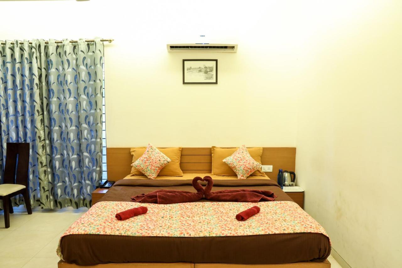 Surya Kiran Miramar Bed & Breakfast Панаджи Екстериор снимка