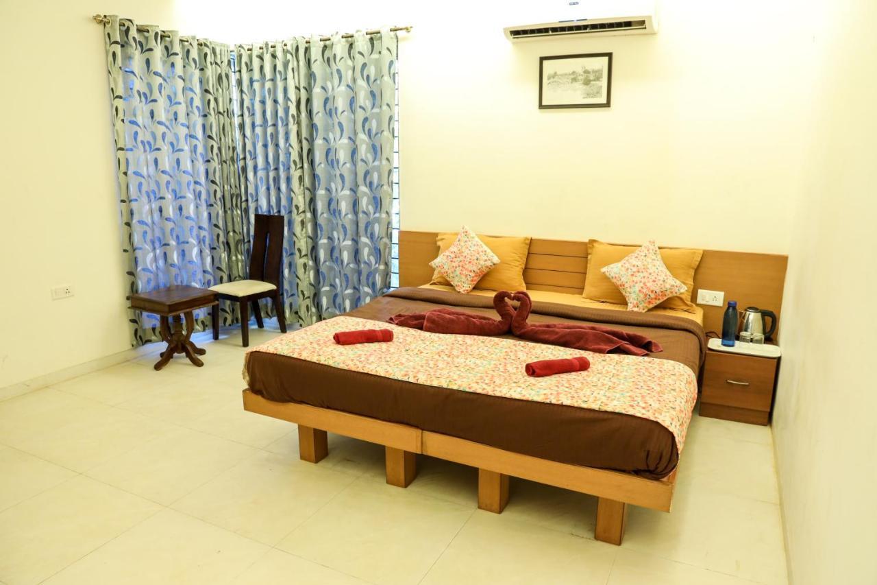 Surya Kiran Miramar Bed & Breakfast Панаджи Екстериор снимка