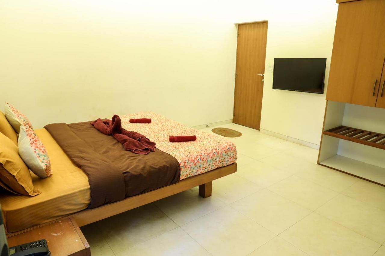 Surya Kiran Miramar Bed & Breakfast Панаджи Екстериор снимка