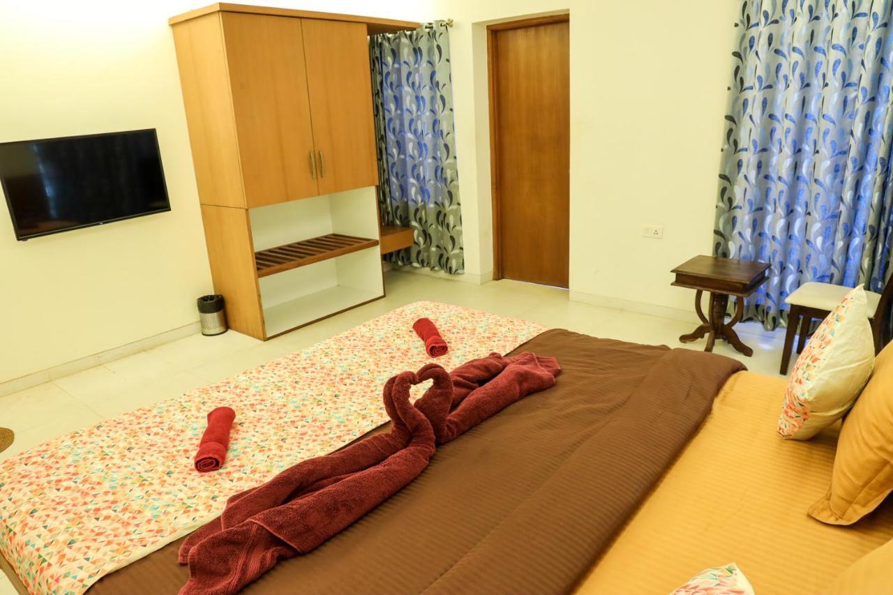 Surya Kiran Miramar Bed & Breakfast Панаджи Екстериор снимка