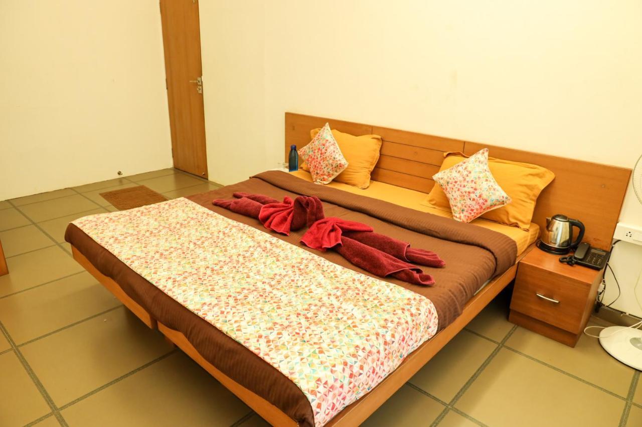 Surya Kiran Miramar Bed & Breakfast Панаджи Екстериор снимка