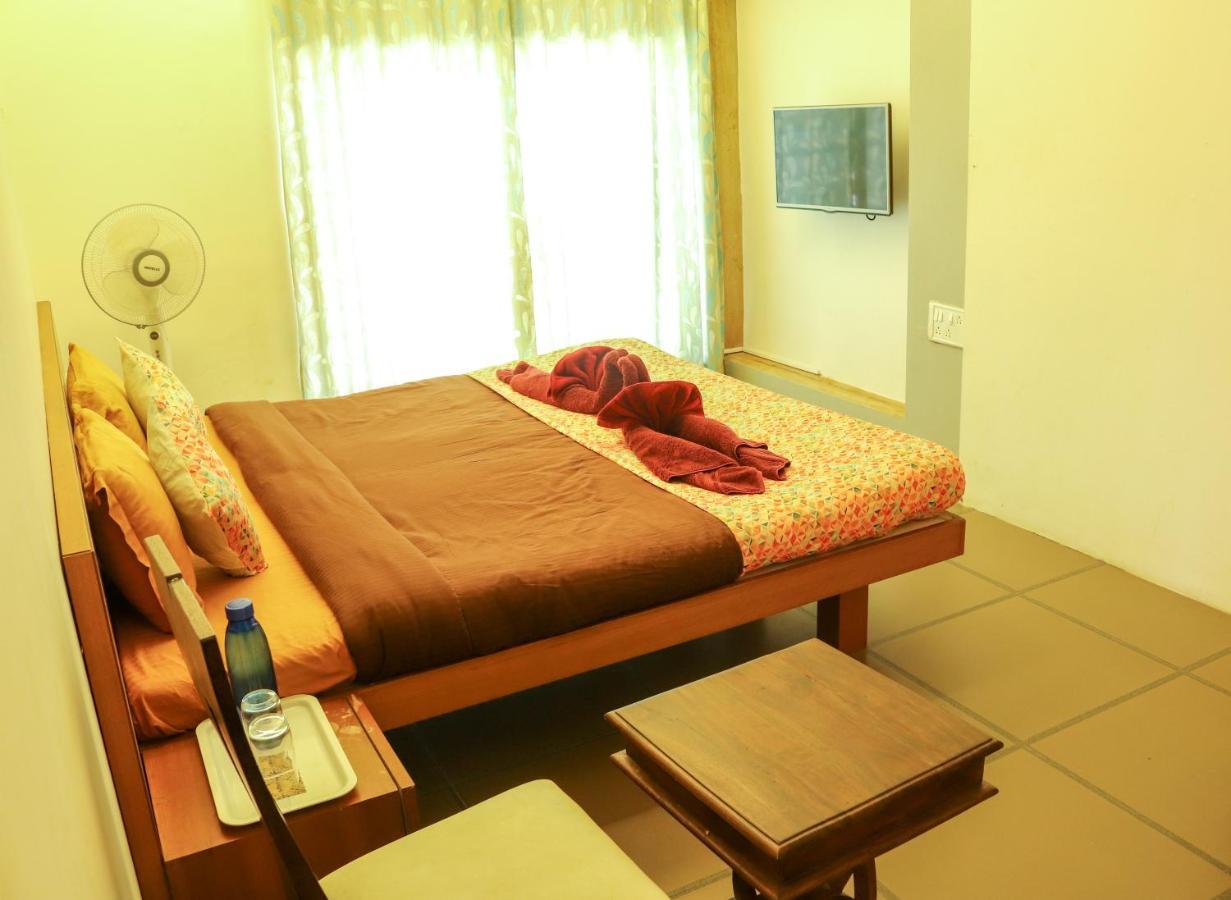 Surya Kiran Miramar Bed & Breakfast Панаджи Екстериор снимка
