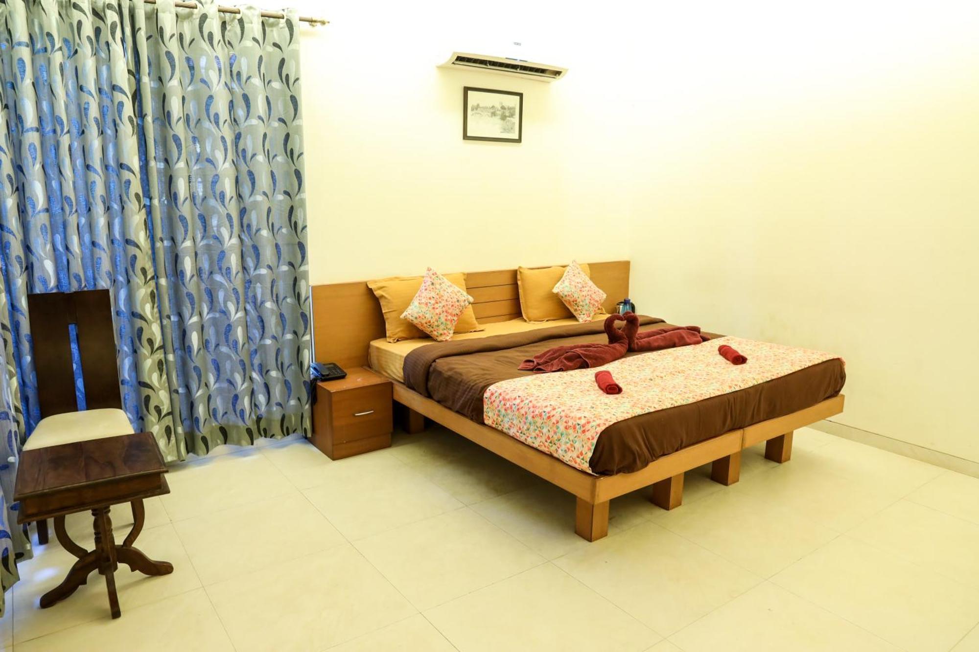 Surya Kiran Miramar Bed & Breakfast Панаджи Стая снимка