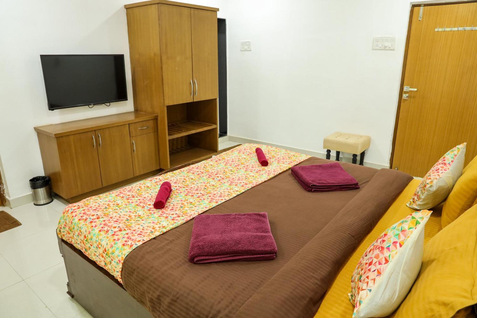 Surya Kiran Miramar Bed & Breakfast Панаджи Стая снимка
