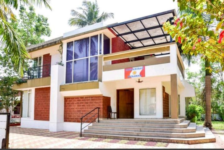 Surya Kiran Miramar Bed & Breakfast Панаджи Екстериор снимка