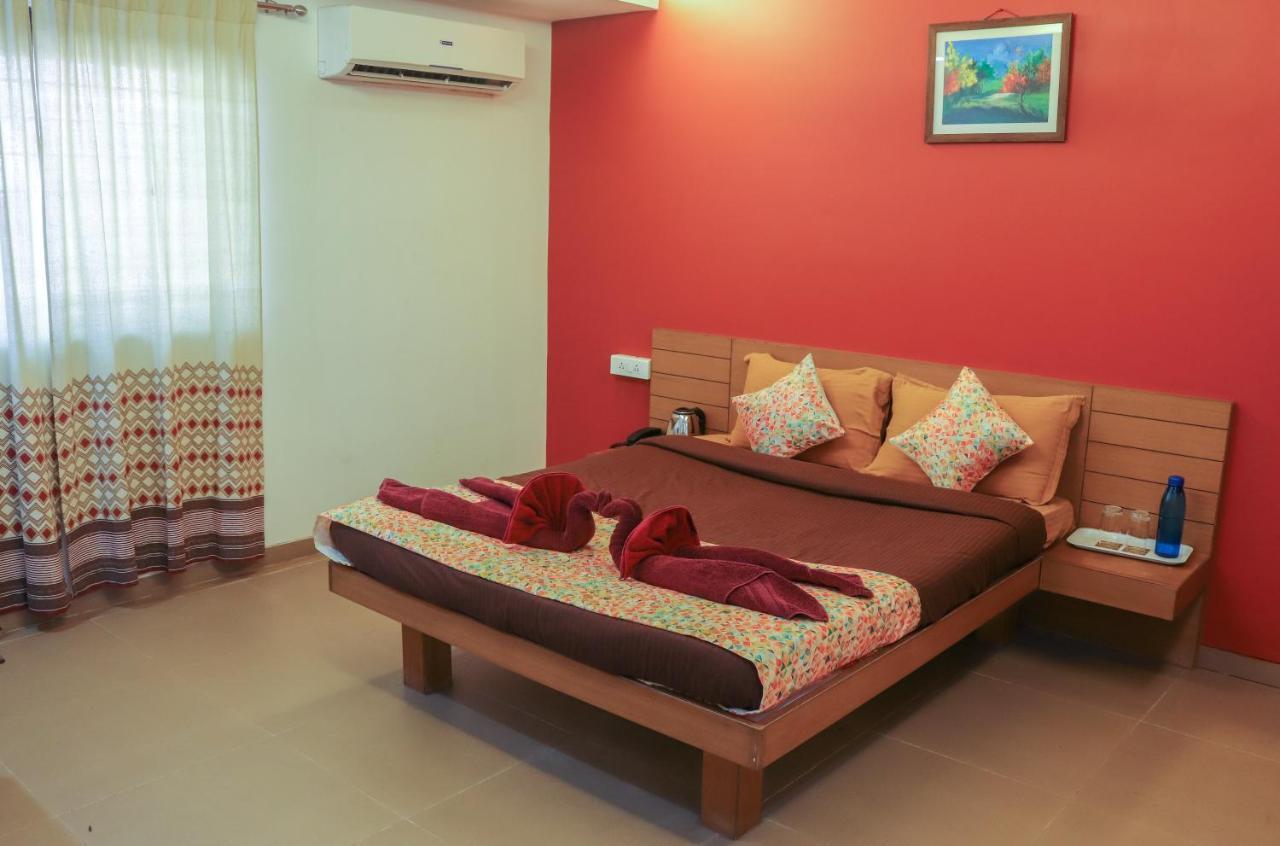 Surya Kiran Miramar Bed & Breakfast Панаджи Екстериор снимка