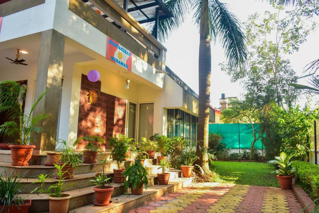 Surya Kiran Miramar Bed & Breakfast Панаджи Екстериор снимка