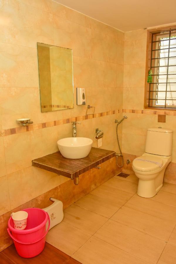 Surya Kiran Miramar Bed & Breakfast Панаджи Екстериор снимка